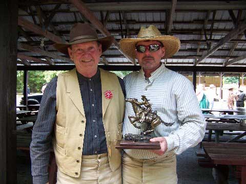 Spinter Jack (right) with Top Gun trophy at 2007 Heluva Rukus with Peddler Jack, his father.