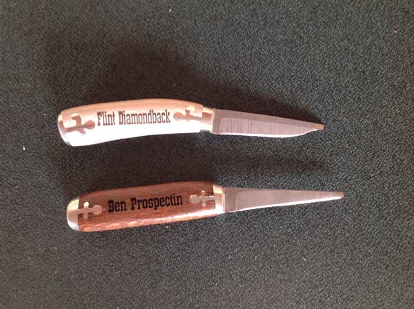 More samples of engraved knives.